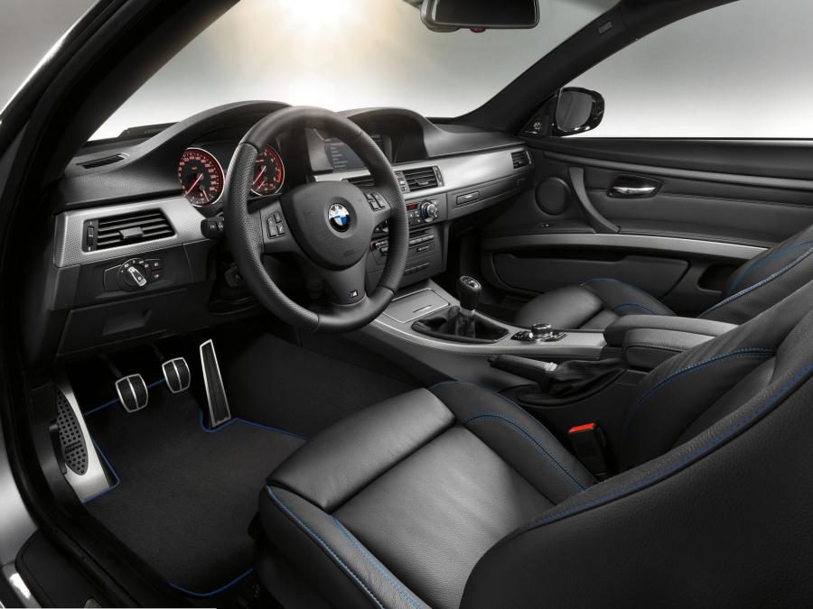  BMW 325i Coupe M Sport Edition 2011 года  (фото 2 из 2)
